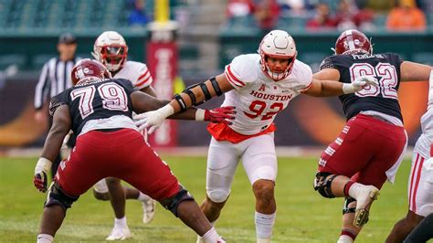 Bucs select Houston defensive tackle Logan Hall on Day 2