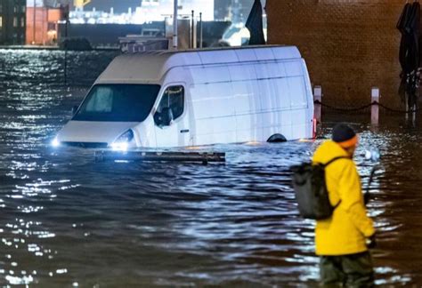 Šokantni snimci iz Njemačke Oluja Zoltan napravila haos u Hamburgu