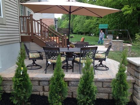 paver patio with pit seating wall and grill trex steps Clásico