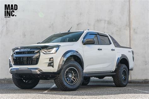 Isuzu D Max White Dirty Life Canyon Pro Wheel Front