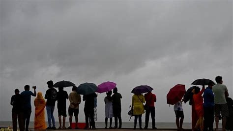 1 1 Million Flee Fear Grips India As Severe Cyclonic Storm Cyclone