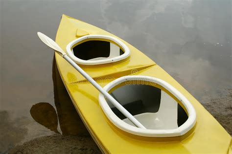 Canoe On Lake Stock Image Image Of Marine Leisure Tropical 1627473