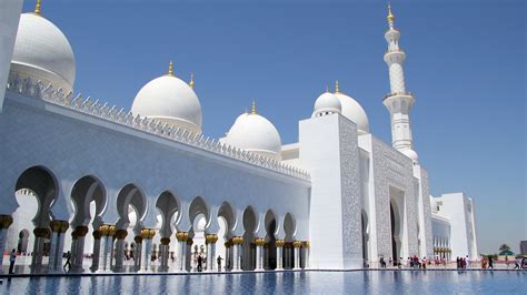 Abu Dhabi, Islamic architecture, Architecture, Sunlight, Arch, Marble ...