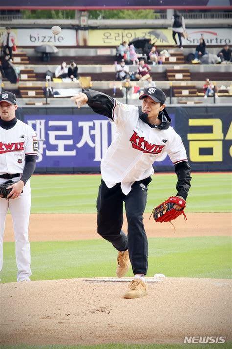 프로농구 컵대회 우승한 Kt 프로야구 위즈 한국시리즈 2연패 응원 네이트 스포츠