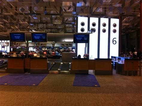 Aloft To Asia – Singapore Air Business Class Lounge - Points Miles ...