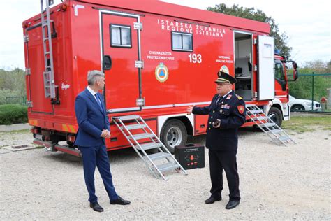 Istarska Upanija Nabavljeno Novo Vatrogasno Vozilo Vrijedno Vi E Od