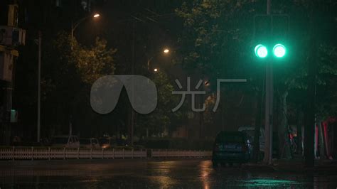 城市雨夜雷雨夜城市景象雨夜交通路口3840x2160高清视频素材下载编号8508745实拍视频光厂vj师网