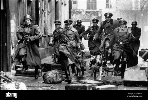 Ralph fiennes schindler's list hi-res stock photography and images - Alamy