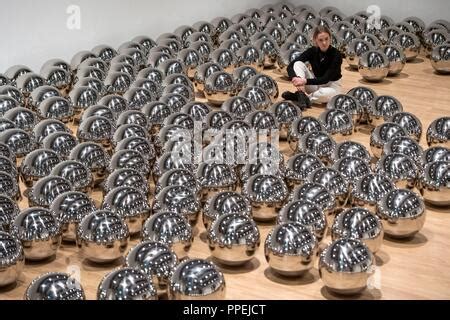 Yayoi Kusama exposition narcisse jardin Mirror Spheres au Musée d Art