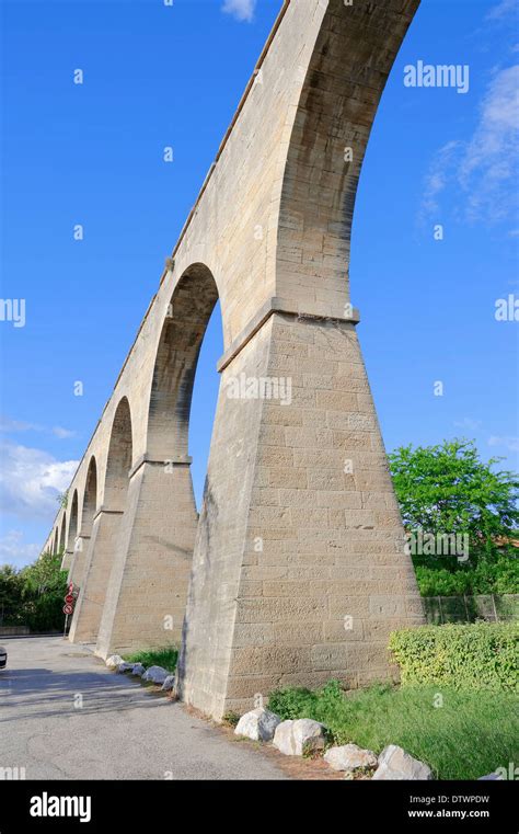 Carpentras Aqueduct Hi Res Stock Photography And Images Alamy