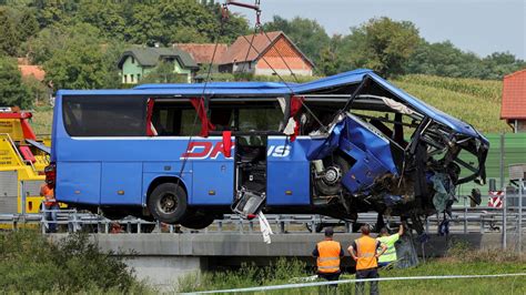 Wypadek Polskiego Autokaru W Chorwacji Wideo Z Podnoszenia Wraku