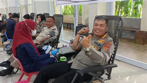 Polda Riau Gelar Donor Darah Sambut Hut Humas Polri Ke 72