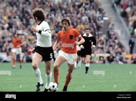 Beckenbauer 1974 hi-res stock photography and images - Alamy