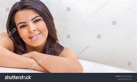 Beautiful sexy nude girl latina 326 Ảnh vector và hình chụp có sẵn