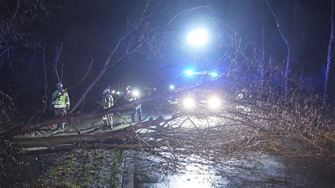 Wetterwarnung für Niedersachsen und Bremen Orkan Böen und Sturmflut drohen