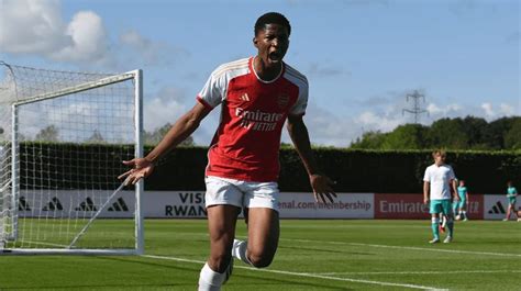 Record-breaking young Arsenal striker set for international tug-of-war