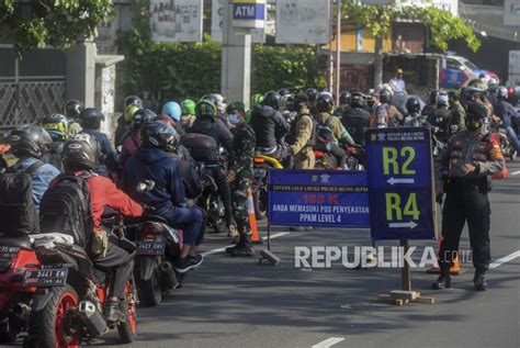 Penyekatan Hari Terakhir Ppkm Level Kendaraan Mengular Republika