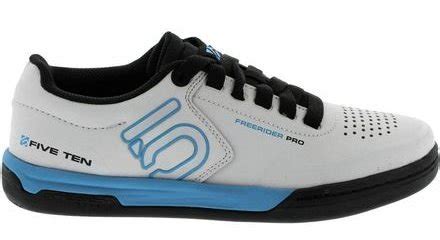 9 Best Women's Mountain Bike Shoes (Flats and Clipless) - Femme Cyclist