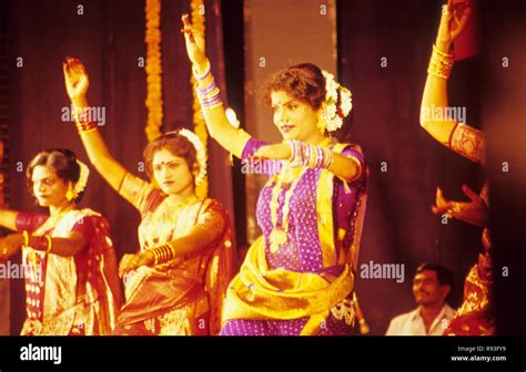 Lavani dance hi-res stock photography and images - Alamy