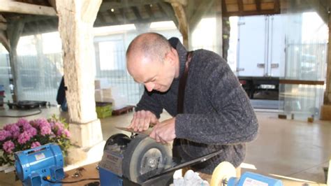 Un Aff Teur R Mouleur Sur Le March