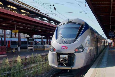 Liguria Consegnati Da Trenitalia Due Nuovi Treni Rock E Pop