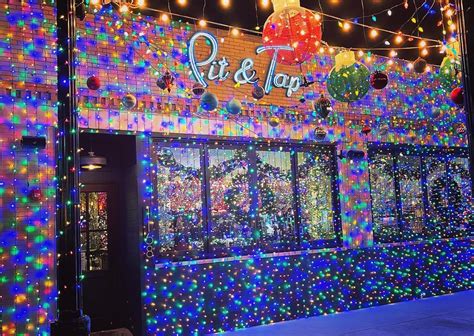 Holiday Spirit Will Again Take Over Wilmette S Pit Tap This Season