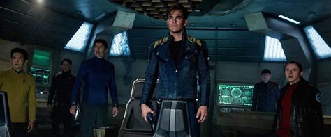 Star Trek Beyond movie review (2016) | Roger Ebert