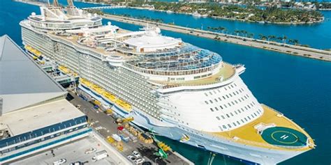 Allure of the Seas Aqua Theatre Webcam / Camera - Allure of the Seas ...