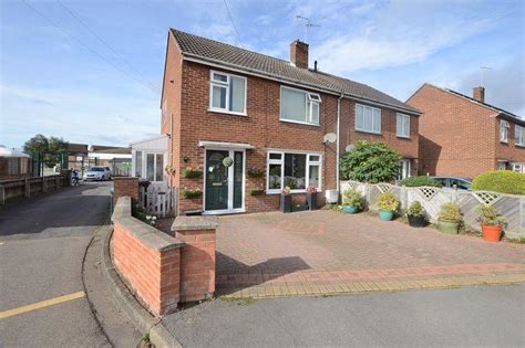 25 Curzon Estate Tattershall 3 Bed Semi Detached House £149 950