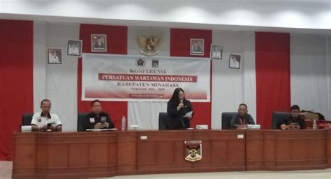 Kainde Atas Nama Bupati Buka Konfercab PWI Minahasa Identitas News