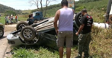 G1 Carreta Bate Em Carro E Homem Morre Na BR 101 Em Guarapari ES