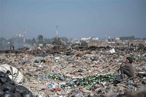 Mountains Of Waste What To Know About World S Plastic Pollution