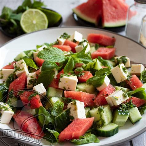 Erfrischender Wassermelonen Gurken Feta Salat DELi BERLIN Kochideen