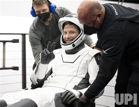 Photo Nasas Spacex Crew 6 Splashdown In Atlantic Ocean Off The Coast