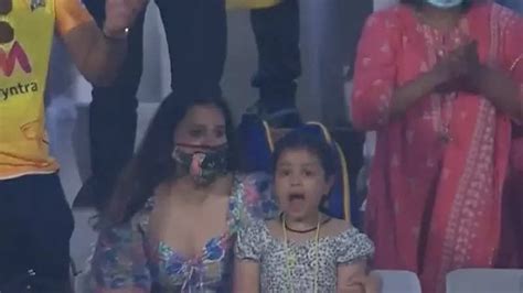 Ipl Ziva Dhoni S Epic Reaction Post Ms Dhoni S Winning Six In Csk