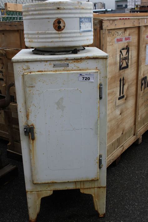 ANTIQUE 1930S GENERAL ELECTRIC REFRIGERATOR - Able Auctions