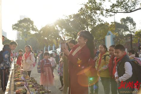 长沙市开福区四方坪小学：凝聚“她”力量，绽放“她”风采 教育资讯 新湖南