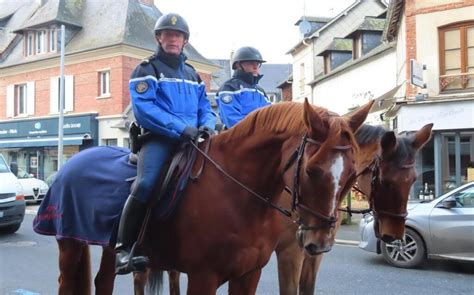 Pont L V Que Les Gendarmes Cheval Assurent Une Surveillance Caen