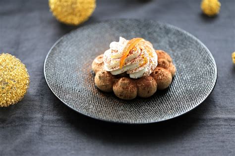 Pavlova au chocolat ganache praliné agrumes et chantilly pour