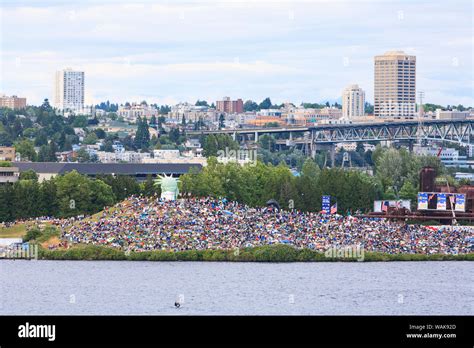 Pre-4th of July fireworks celebration at Gasworks park, Lake Union ...