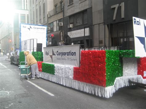 Bond Parade Floats - Italian Parade Float 015