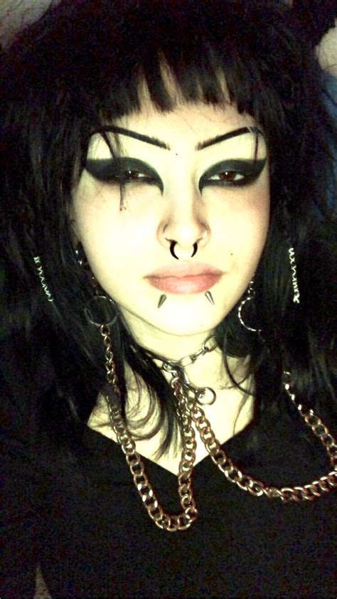 Pin By 𝕻𝖊𝖞𝖙𝖔𝖓 𝕶𝖆𝖙𝖍𝖗𝖞𝖓 On Fashion Inspo ੈ🕸‧₊˚ Gothic Makeup Goth