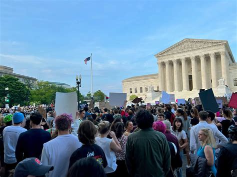 Legal Integrity: Property Lawyers' Commitment to Clients | Sukhothai