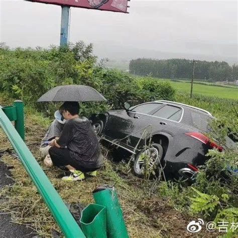 为躲避积水撞上路边护栏，高速民警及时救助延吉救援车辆高速公路