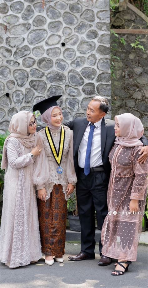 Pin Oleh Lintang Di Graduation Photo Ide Wisuda Pesta Kelulusan