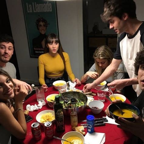 Javier Calvo Y Javier Ambrossi Comen En Su Casa Con Roi Aitana Ana