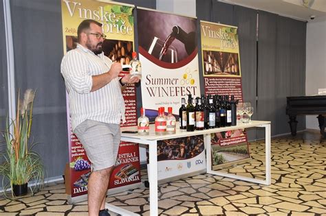 Summer Wine Festa U Domu Kulture Plo E Portal Rogotin Hrvatska