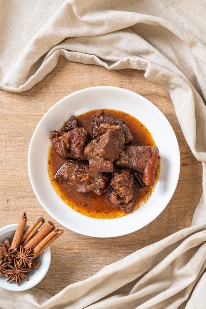 Guisado De Carne De Porco Ervas Foto Premium