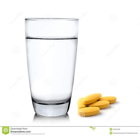 Glas Wasser Und Pillen Auf Weißem Hintergrund Stockbild Bild von