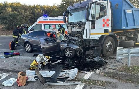 Scontro Frontale Tra Auto E Camion Chi Morto Nell Impatto